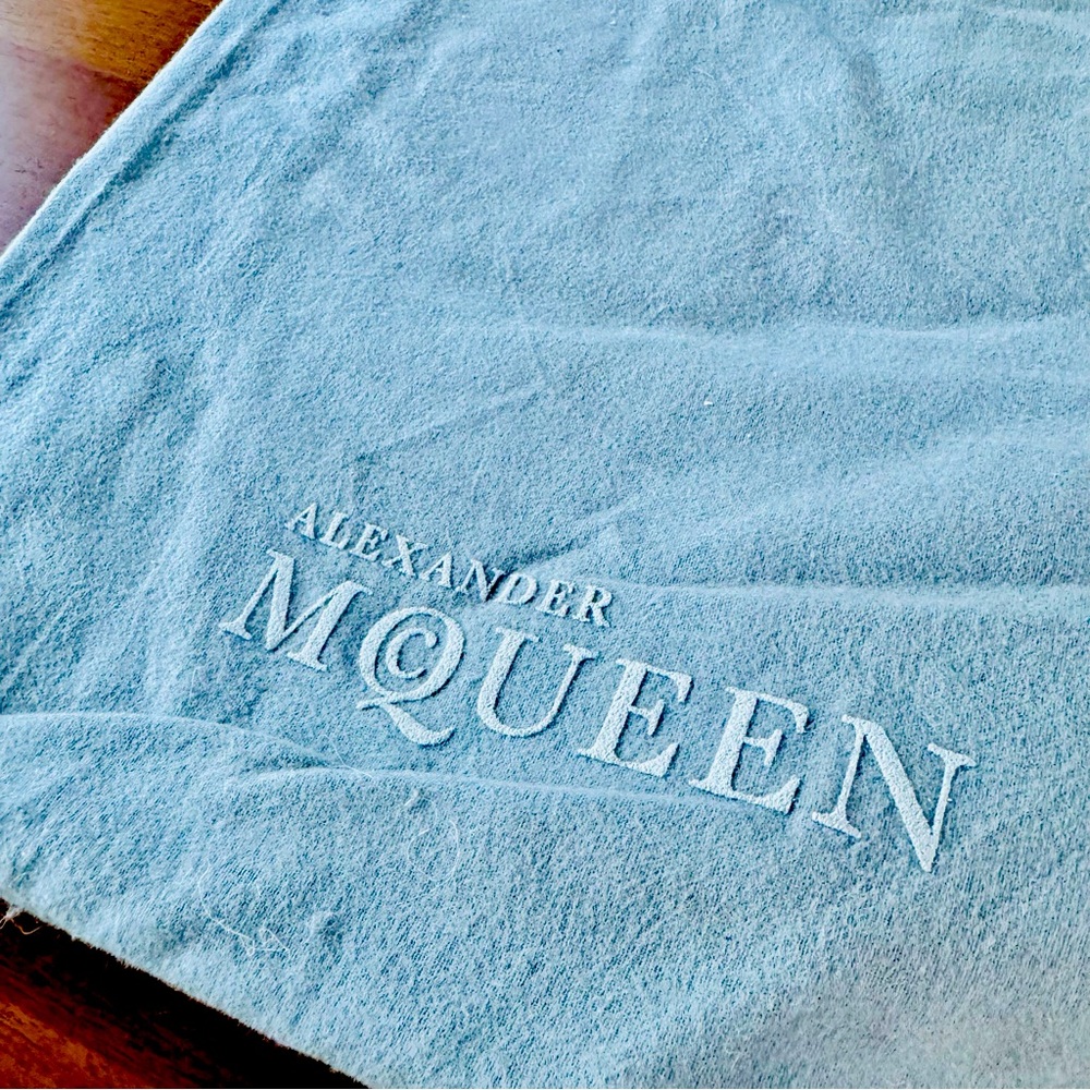 Alexander McQueen Grey Felted Cotton Dust Bag – Handbag Storage